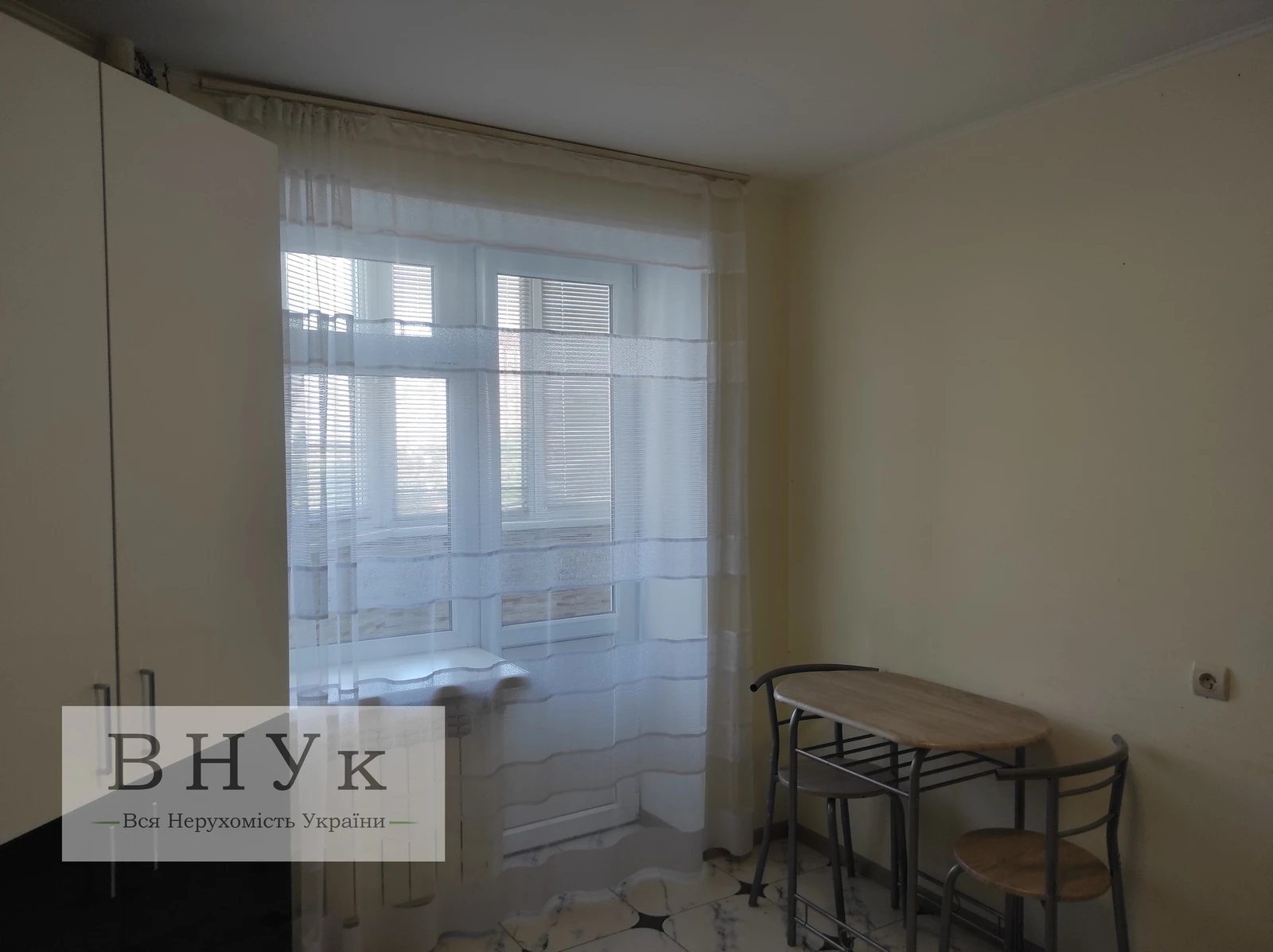 Apartments for sale. 2 rooms, 63 m², 3rd floor/10 floors. Troleybusna vul., Ternopil. 