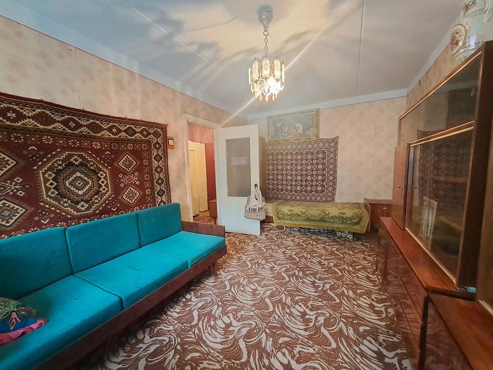 Apartments for sale. 1 room, 295 m², 1st floor/5 floors. Vynnychenka V. vul., Ternopil. 