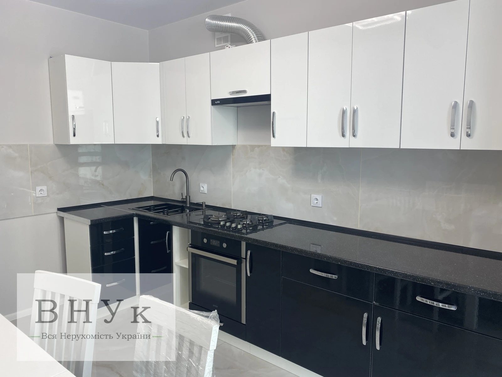 Продаж квартири 1 кімната, 50 m², 4 пов./10 поверхів. Чумацька вул., Тернопіль. 