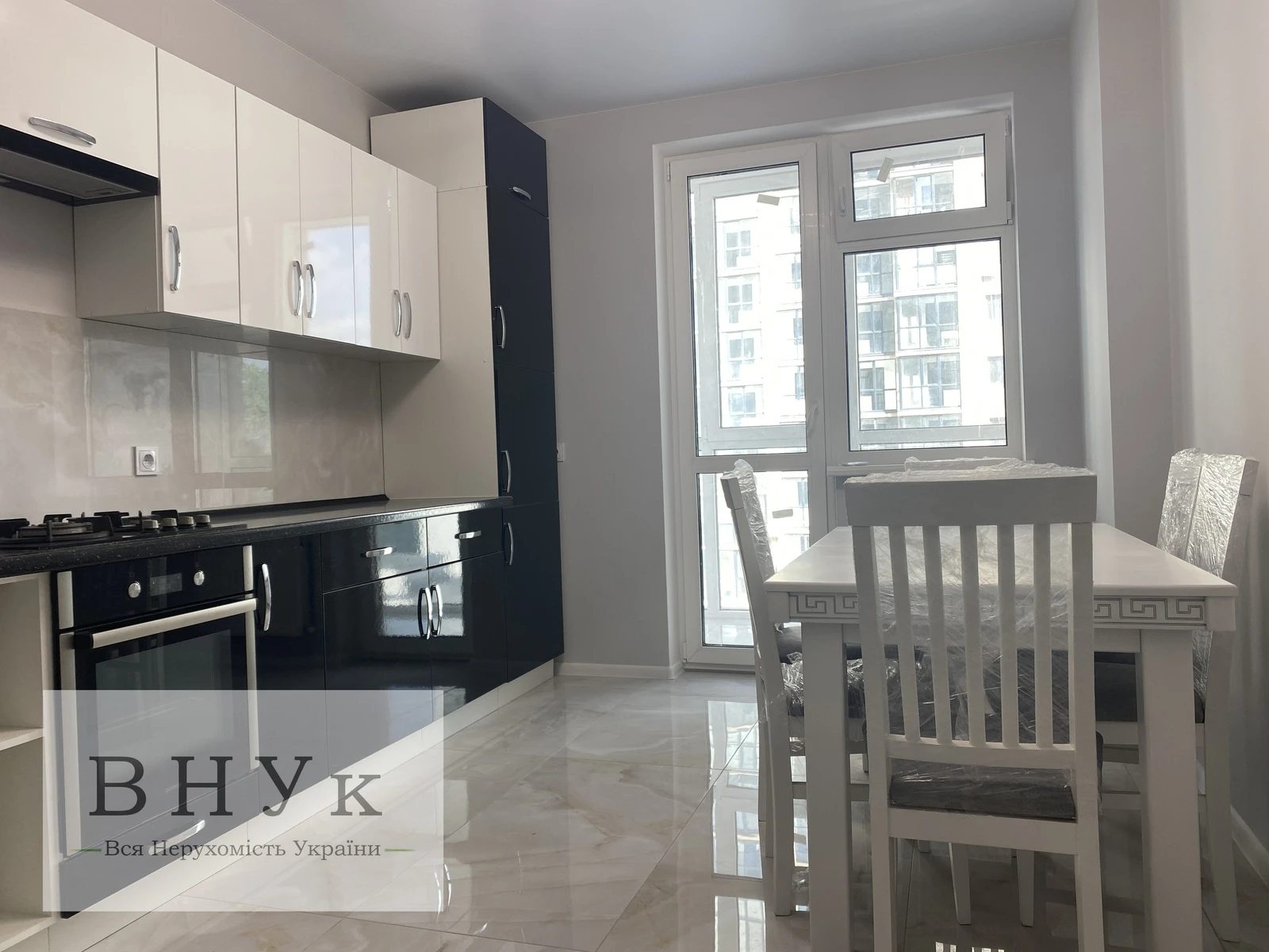 Продаж квартири 1 кімната, 50 m², 4 пов./10 поверхів. Чумацька вул., Тернопіль. 