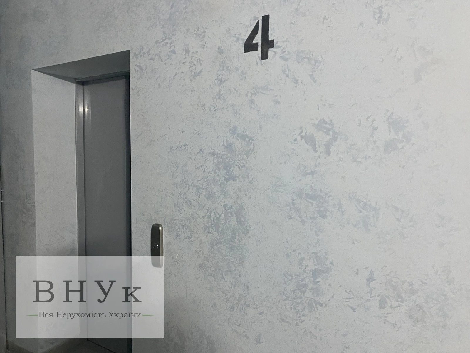 Apartments for sale. 1 room, 50 m², 4th floor/10 floors. Chumatska vul., Ternopil. 
