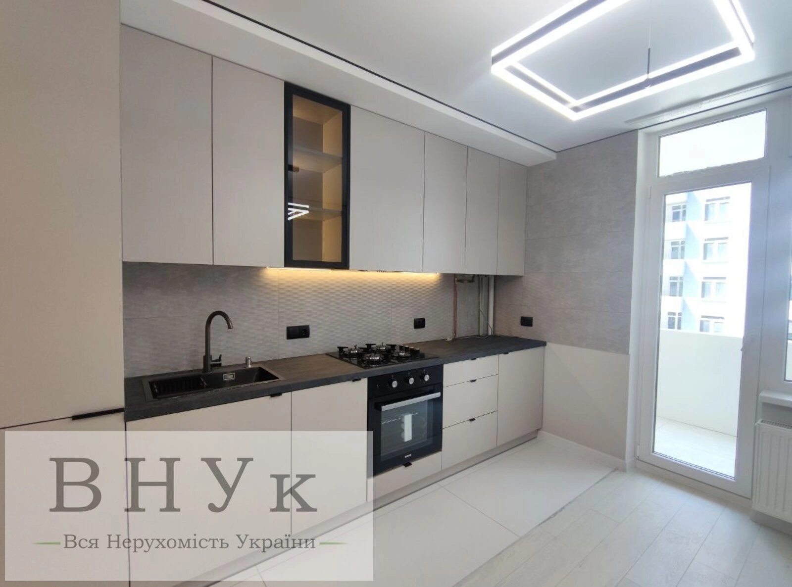 Apartments for sale. 2 rooms, 56 m², 3rd floor/11 floors. Kyyivska vul., Ternopil. 