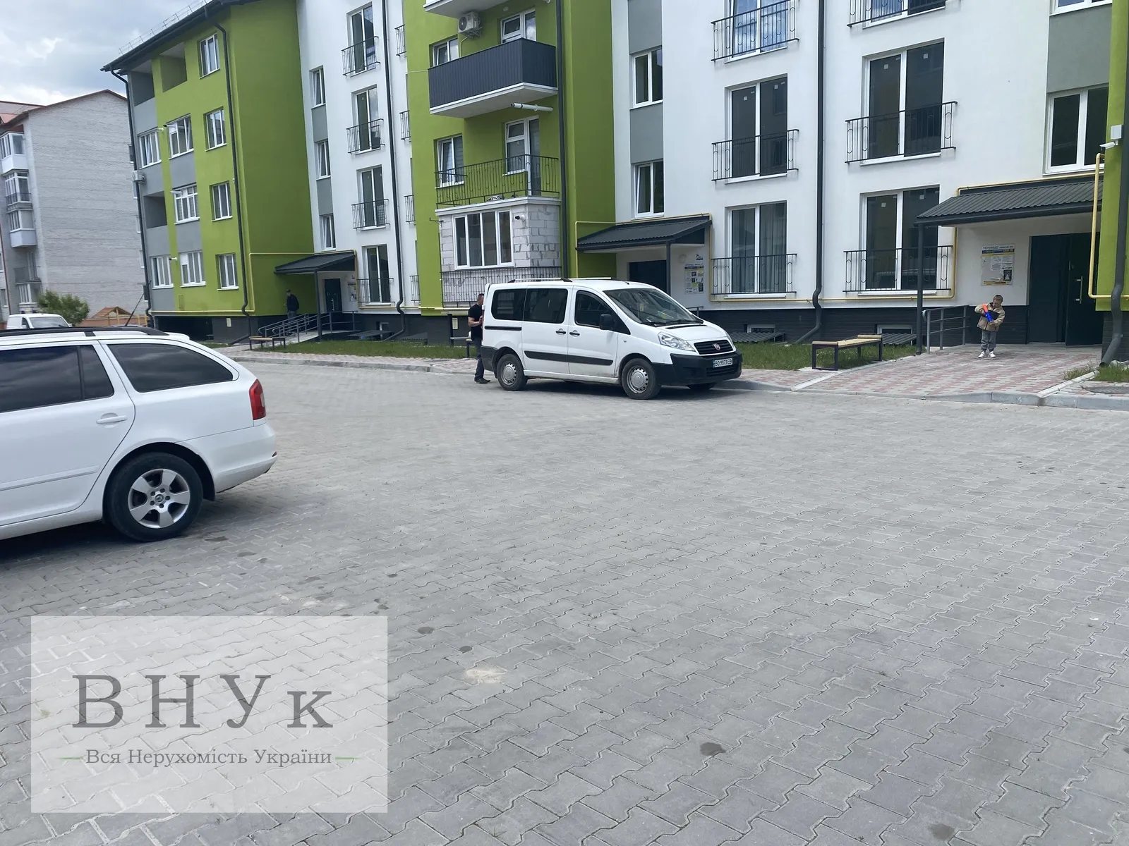 Apartments for sale. 1 room, 41 m², 1st floor/4 floors. Stusa V. vul., Ternopil. 