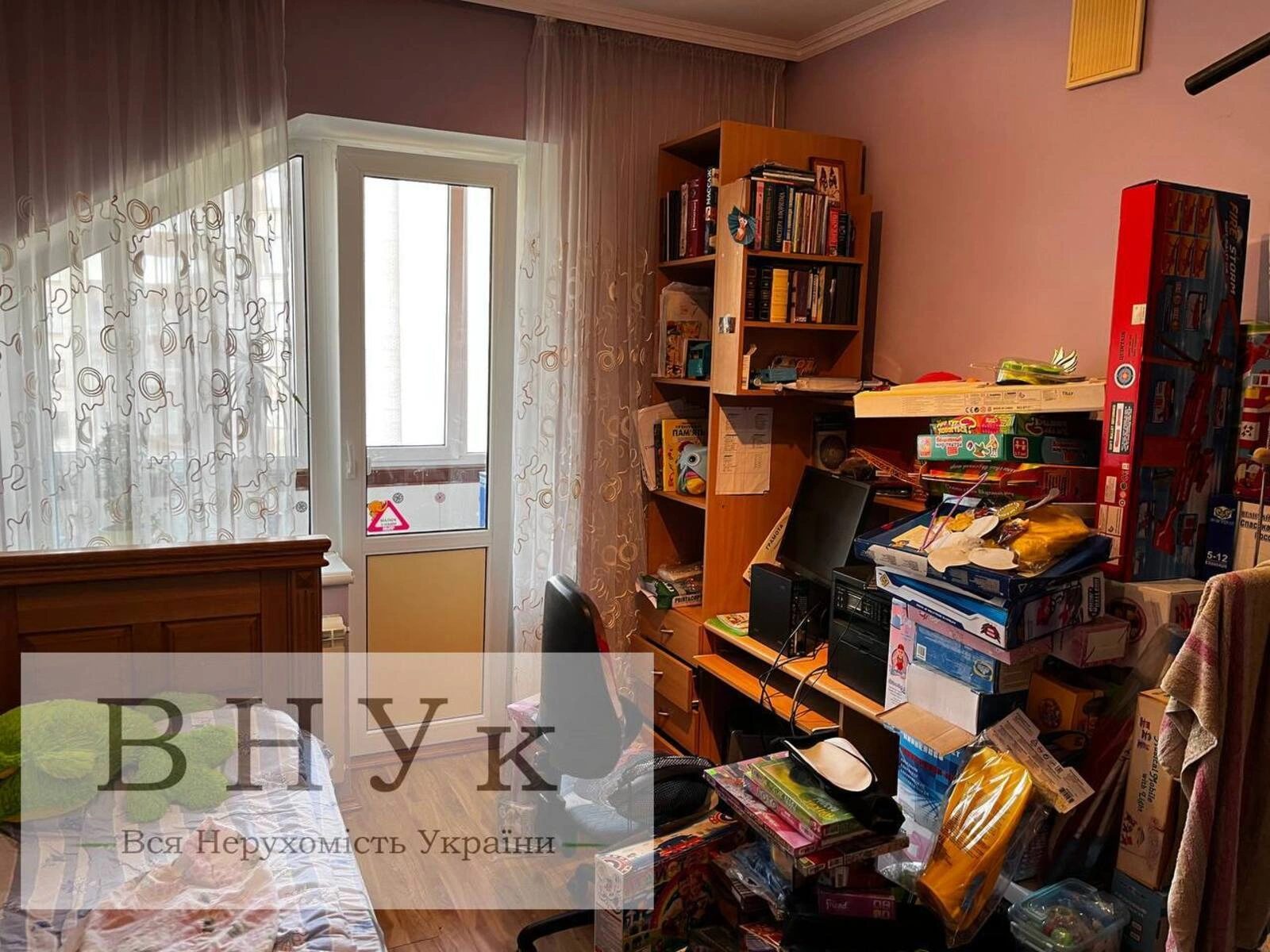 Apartments for sale. 3 rooms, 95 m², 6th floor/7 floors. Kurbasa L. vul., Ternopil. 