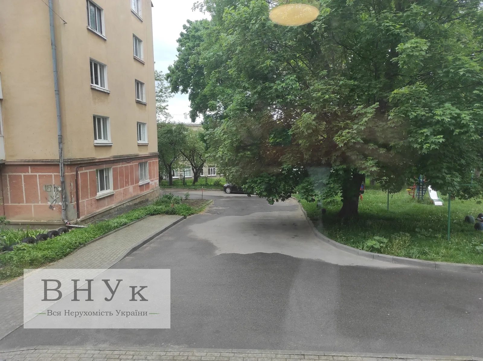 Apartments for sale. 1 room, 42 m², 1st floor/5 floors. Vynnychenka V. vul., Ternopil. 