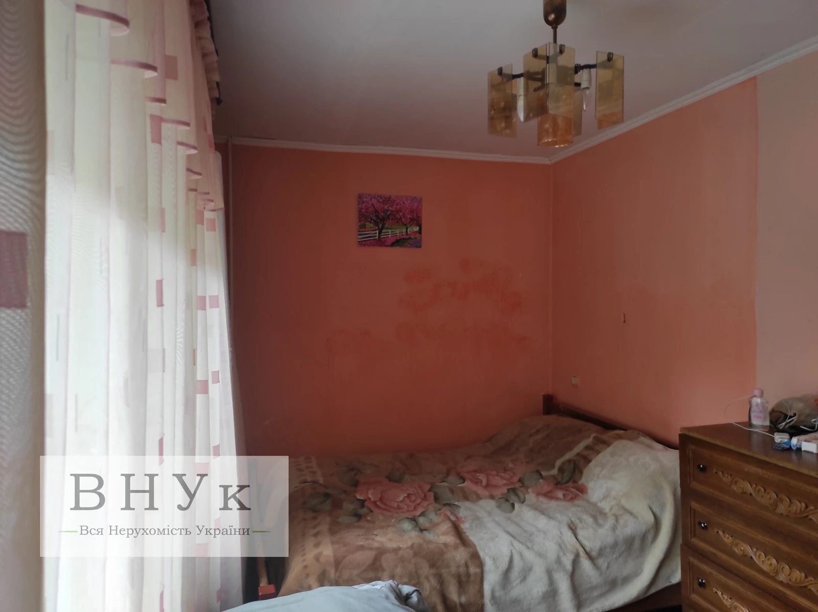 Apartments for sale. 1 room, 42 m², 1st floor/5 floors. Vynnychenka V. vul., Ternopil. 