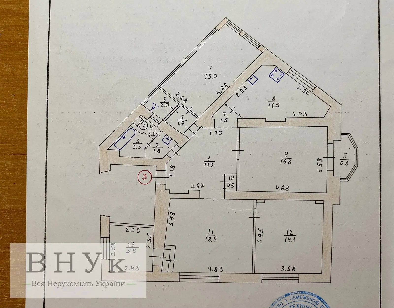 Продається чотирьохкімнатна квартира в центрі міста