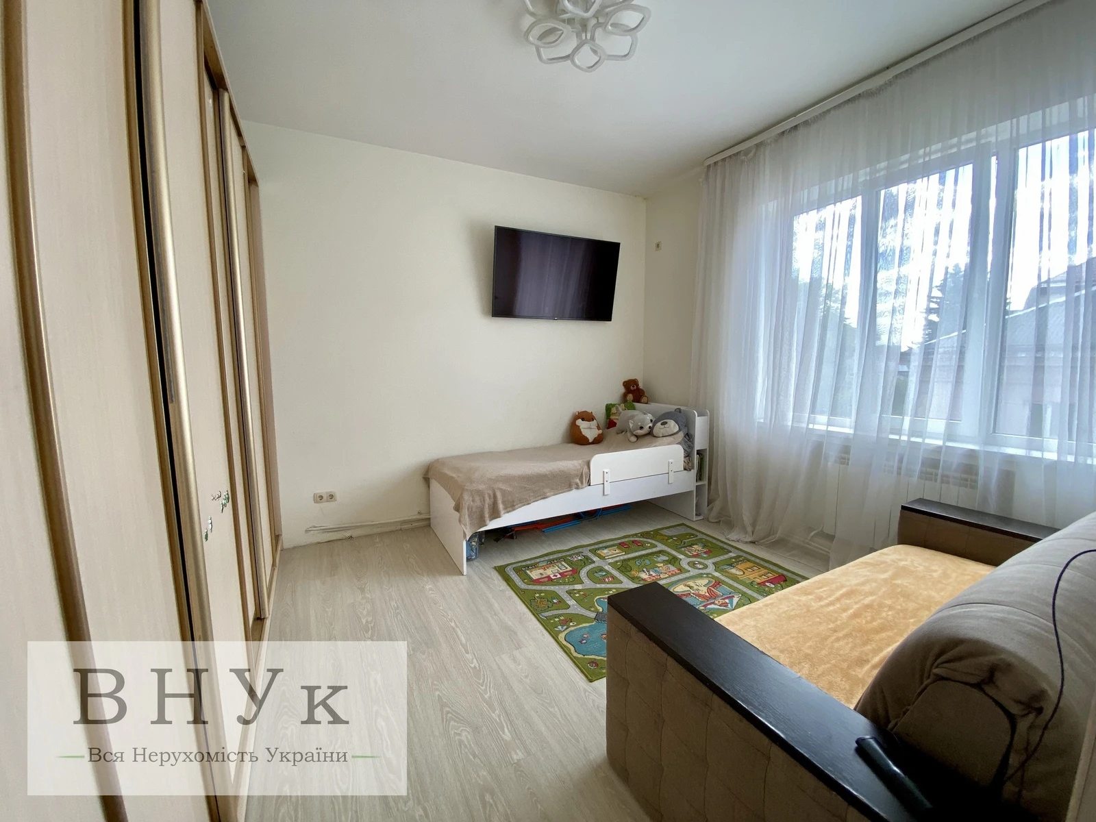 Apartments for sale. 4 rooms, 102 m², 3rd floor/4 floors. Bandery S. vul., Ternopil. 