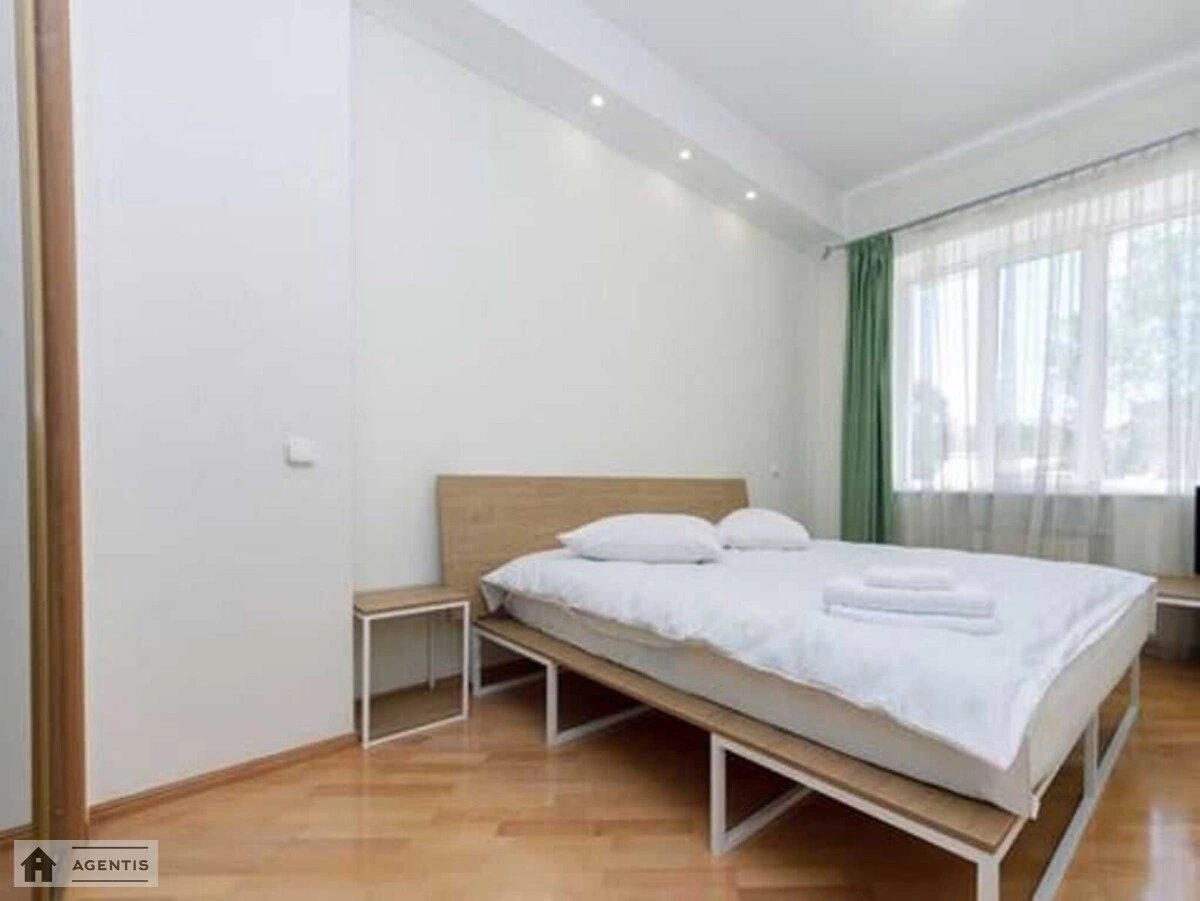 Apartment for rent. 5 rooms, 150 m², 2nd floor/5 floors. Myhaylivskiy 4, Kyiv. 