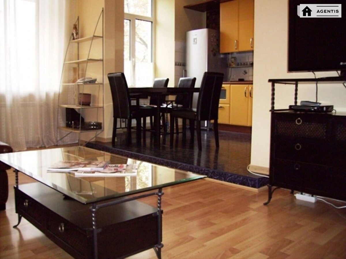 Apartment for rent. 2 rooms, 60 m², 2nd floor/4 floors. 17, Ukrayinskykh Heroyiv pl. Lva Tolstoho, Kyiv. 