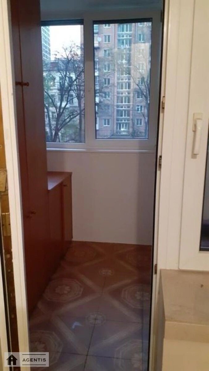 Apartment for rent. 3 rooms, 68 m², 4th floor/21 floors. Holosiyivskyy rayon, Kyiv. 