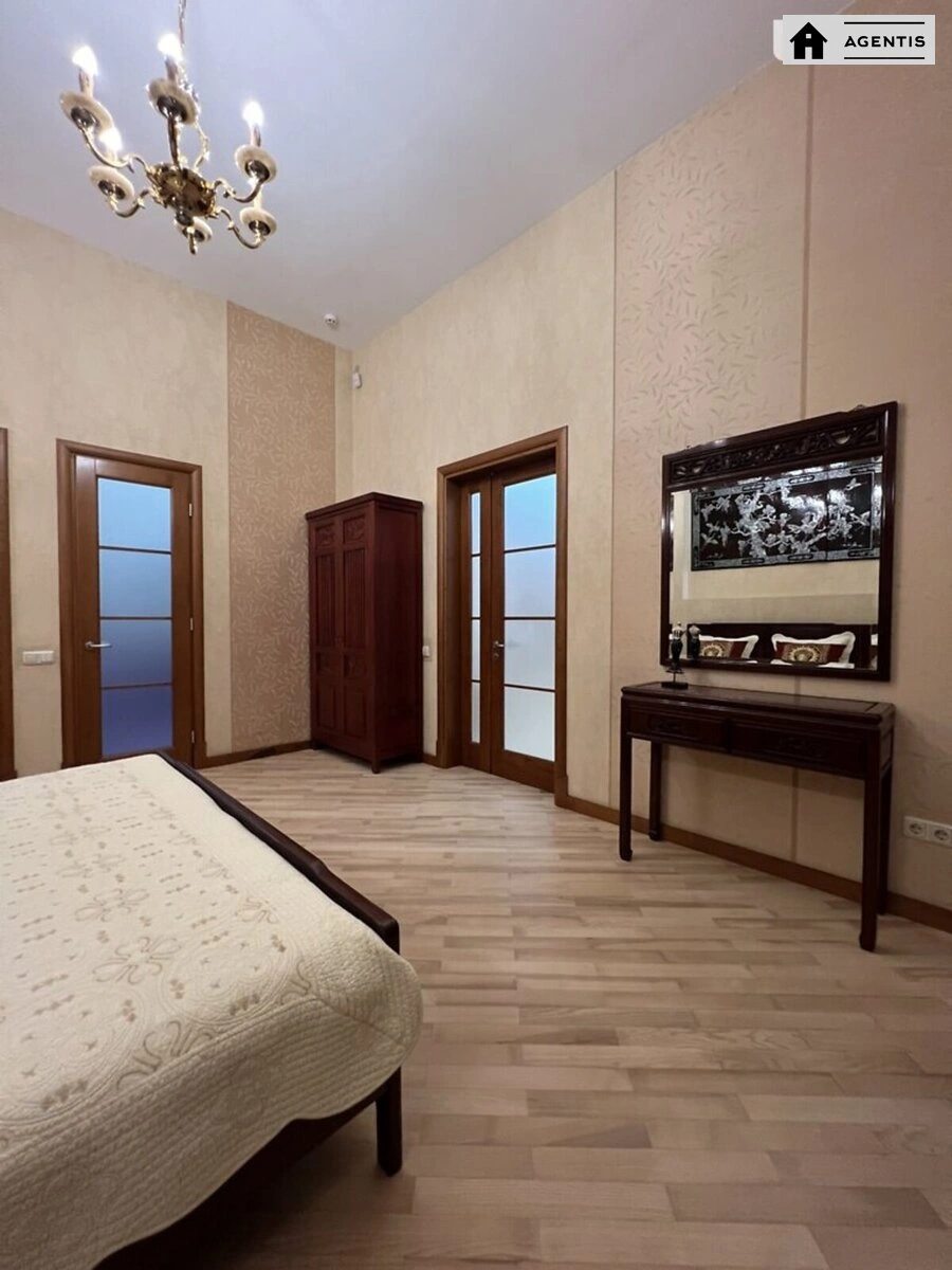 Apartment for rent. 4 rooms, 196 m², 3rd floor/4 floors. 42, Bohdana Khmelnytskoho vul., Kyiv. 