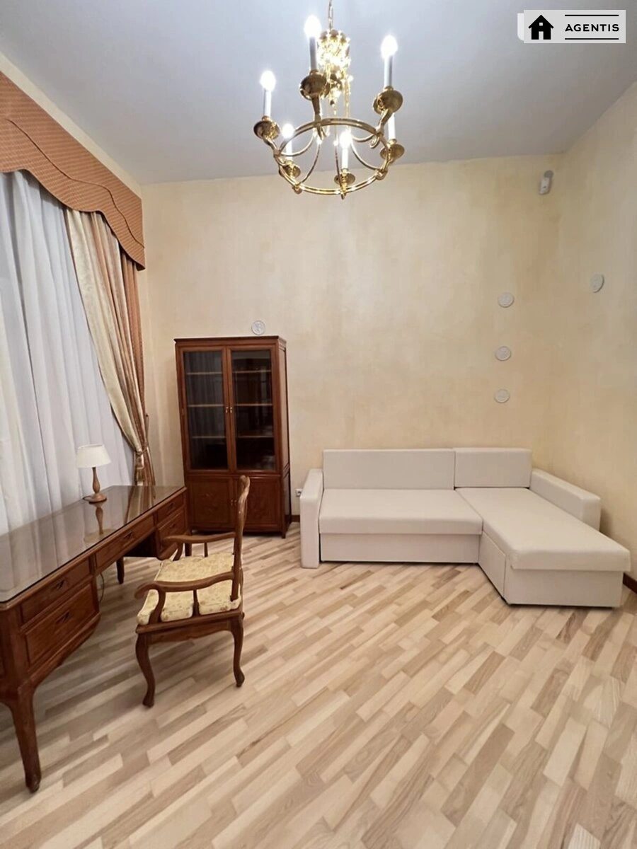 Apartment for rent. 4 rooms, 196 m², 3rd floor/4 floors. 42, Bohdana Khmelnytskoho vul., Kyiv. 