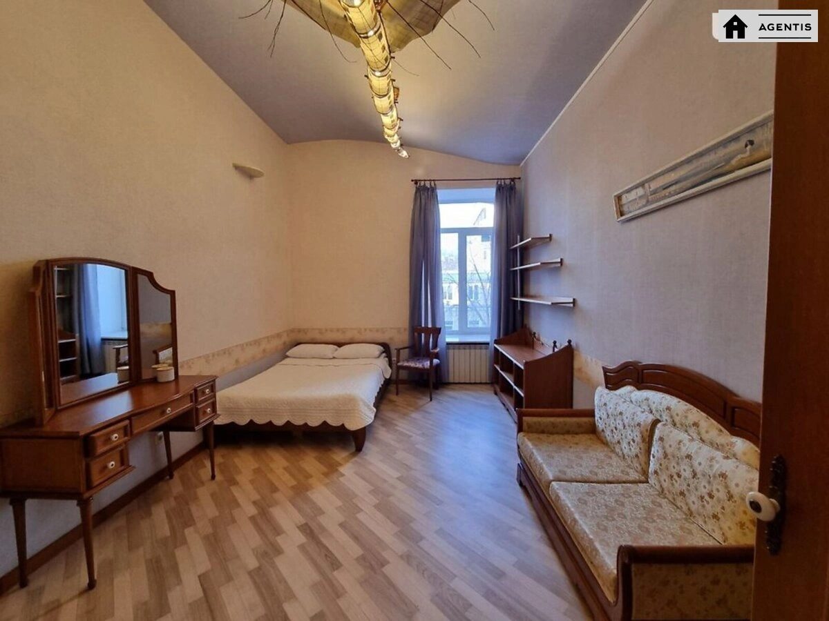 Сдам квартиру. 4 rooms, 196 m², 3rd floor/4 floors. 42, Богдана Хмельницького вул., Киев. 