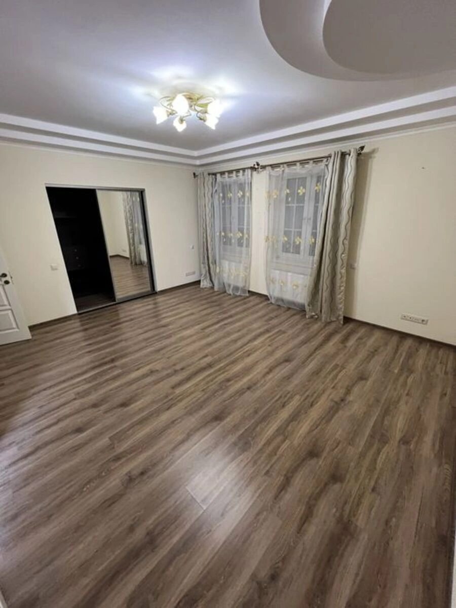 Apartment for rent. 3 rooms, 155 m², 2 floors. 12, Salutniy 12, Kyiv. 