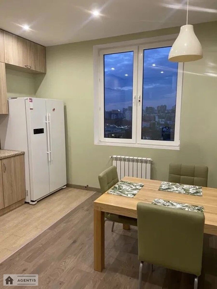 Apartment for rent. 3 rooms, 120 m², 14 floor/15 floors. Demiyivska, Kyiv. 