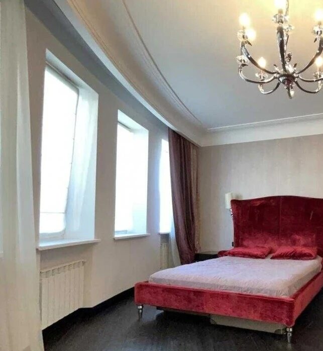 Apartment for rent. 5 rooms, 355 m², 6th floor/7 floors. Sribnokilska, Kyiv. 