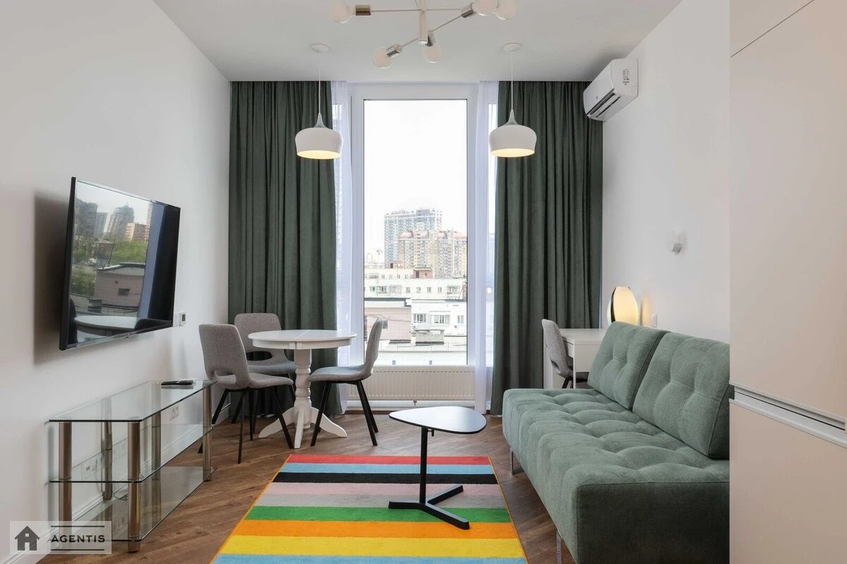 Apartment for rent. 2 rooms, 56 m², 11 floor/22 floors. 28, Vasylya Tyutyunnyka vul. Anri Barbyusa, Kyiv. 
