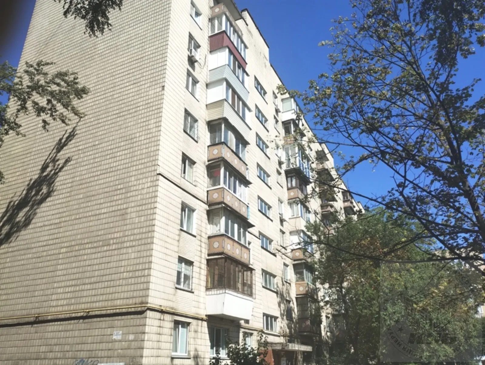 Apartments for sale 3 rooms, 70 m², 2nd fl./9 floors. 27, Ushynskogo 27, Kyiv. 