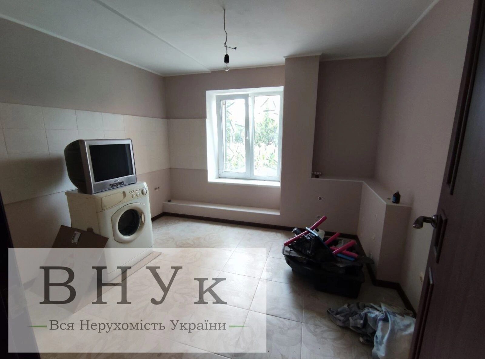 Продаж квартири 1 кімната, 66 m², 1 пов./10 поверхів. Свободи , Хмельницький. 