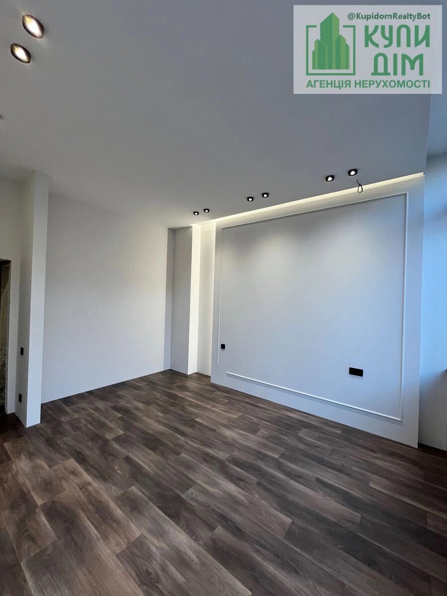 Продаж квартири 2 кімнати, 55 m², 2 пов./5 поверхів. Вулиця Вячеслава Чорновола (Луначарського) , Кропивницький. 