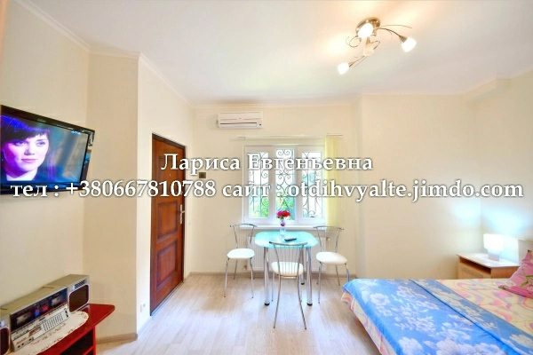 Entire place for rent. 1 room, 26 m², 1st floor/2 floors. 9, Ekaterynynskaya, Yalta. 