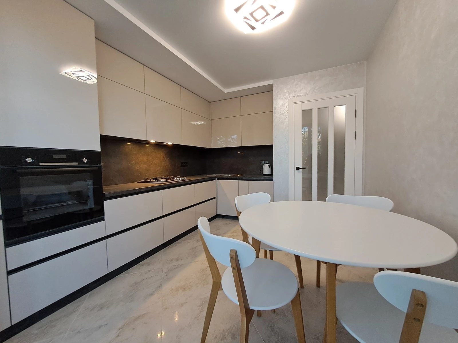 Продаж квартири 1 кімната, 45 m², 4 пов./10 поверхів. Стадникової С. вул., Тернопіль. 