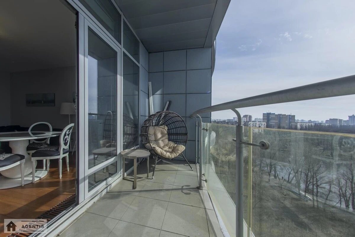 Apartment for rent. 3 rooms, 100 m², 9th floor/14 floors. Rayisy Okipnoyi vul., Kyiv. 