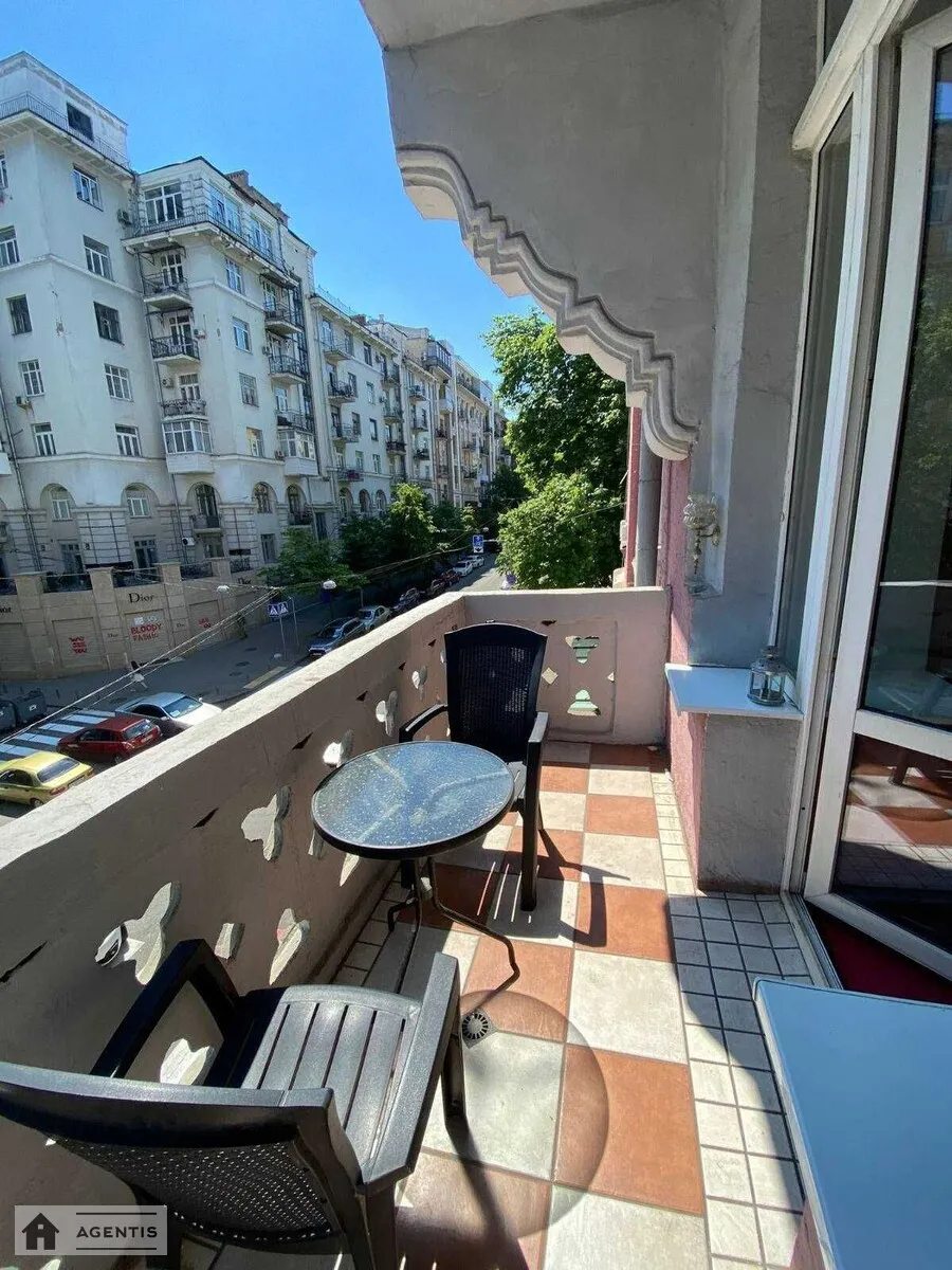 Apartment for rent. 2 rooms, 76 m², 3rd floor/7 floors. 6, Zankovetckoyi 6, Kyiv. 