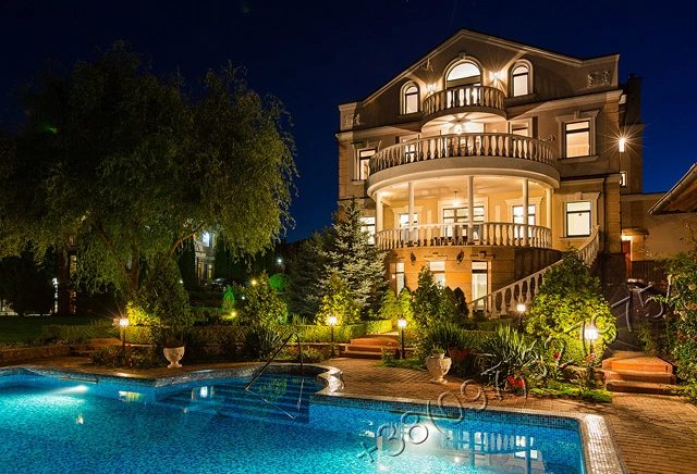 House for sale. 10 rooms, 1200 m², 4 floors. 6, Solnechnaya, Lesnyky. 