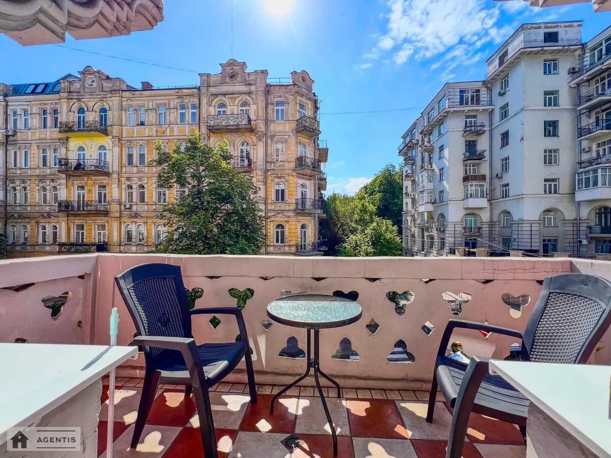 Apartment for rent. 2 rooms, 65 m², 3rd floor/6 floors. Zankovetckoyi, Kyiv. 