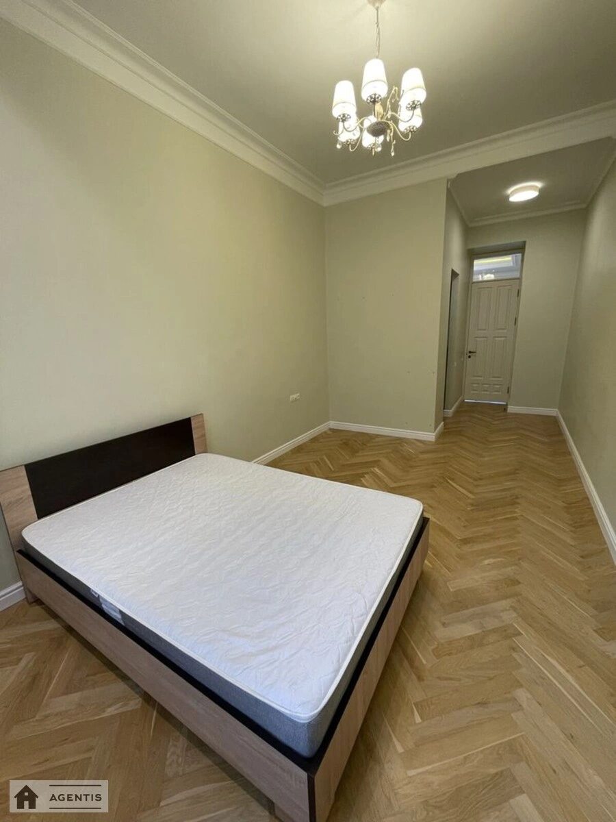 Здам квартиру 4 кімнати, 203 m², 4 пов./5 поверхів. 18, Антоновича вул. (Горького), Київ. 