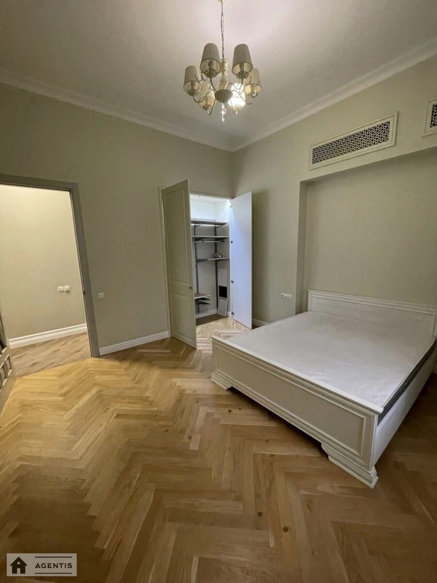 Здам квартиру 4 кімнати, 203 m², 4 пов./5 поверхів. 18, Антоновича вул. (Горького), Київ. 