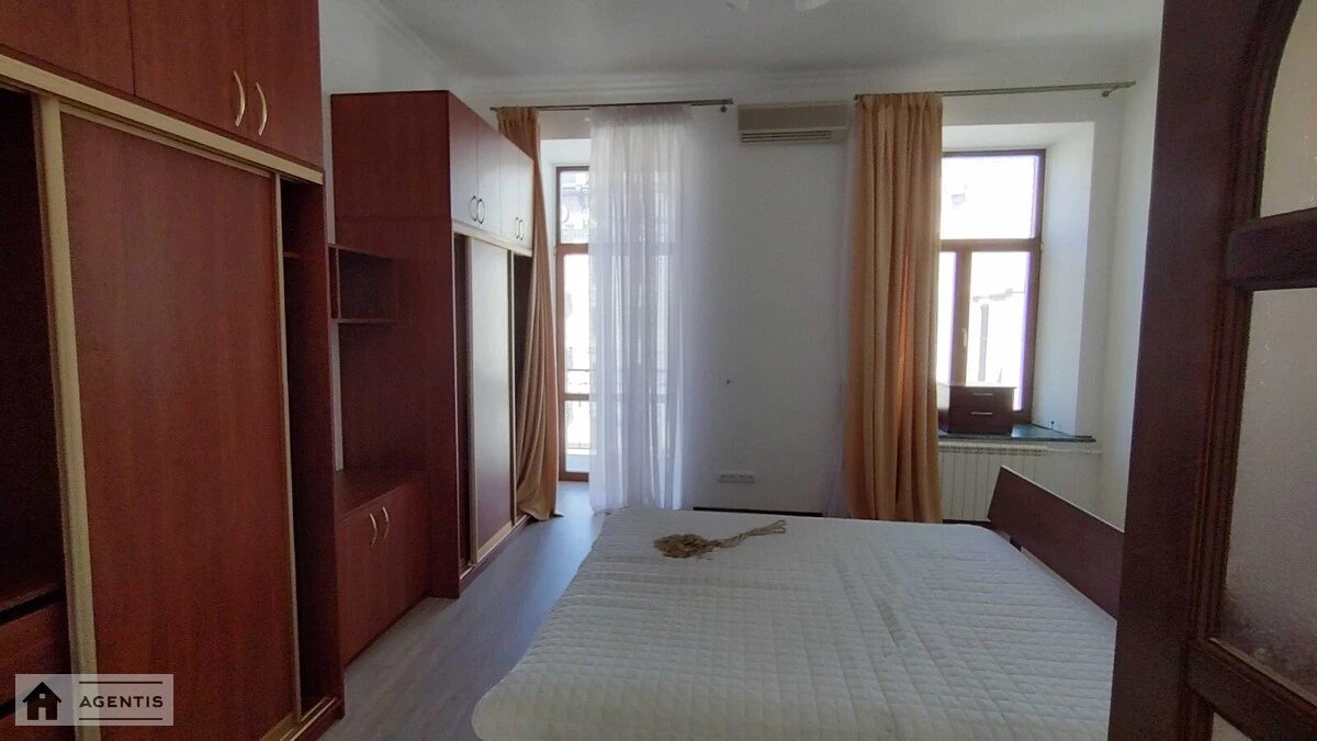 Apartment for rent. 4 rooms, 127 m², 3rd floor/4 floors. 13, Tarasa Shevchenka prov., Kyiv. 