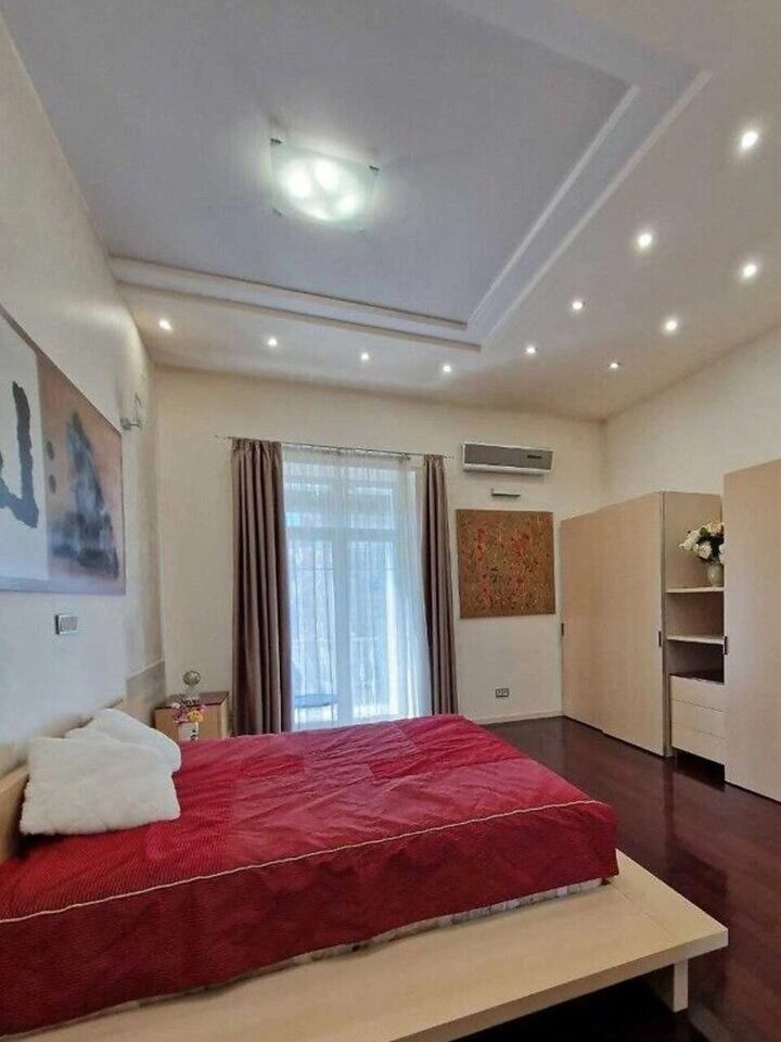 Apartment for rent. 2 rooms, 101 m², 6th floor/6 floors. 15, Hreschatyk 15, Kyiv. 