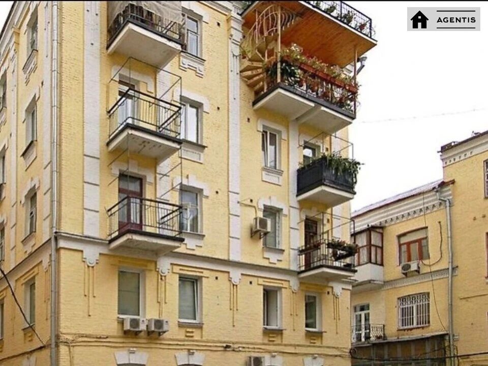 Сдам квартиру. 2 rooms, 52 m², 2nd floor/5 floors. 20, Малая Житомирская 20, Киев. 
