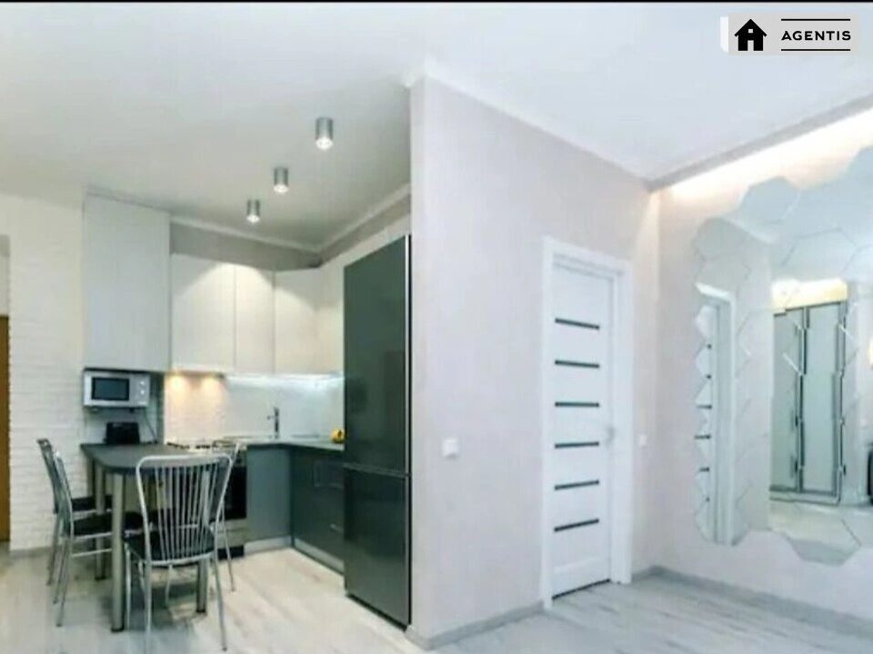 Apartment for rent. 2 rooms, 52 m², 2nd floor/5 floors. 20, Mala Zhytomirska 20, Kyiv. 