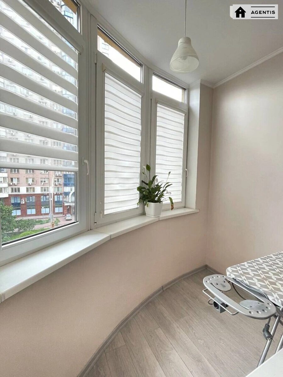 Apartment for rent. 3 rooms, 101 m², 5th floor/14 floors. 29, Vyacheslava Chornovola vul., Kyiv. 