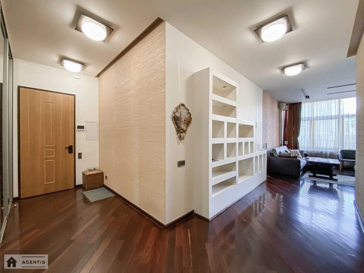 Apartment for rent. 3 rooms, 100 m², 2nd floor/16 floors. 49, Volodymyrivska vul., Kyiv. 
