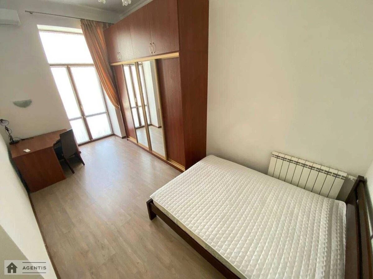 Сдам квартиру. 4 rooms, 138 m², 3rd floor/4 floors. 13, Шевченка 13, Киев. 