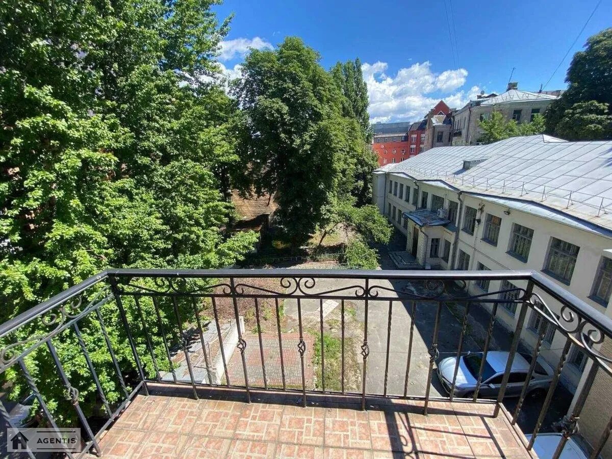 Сдам квартиру. 4 rooms, 138 m², 3rd floor/4 floors. 13, Шевченка 13, Киев. 