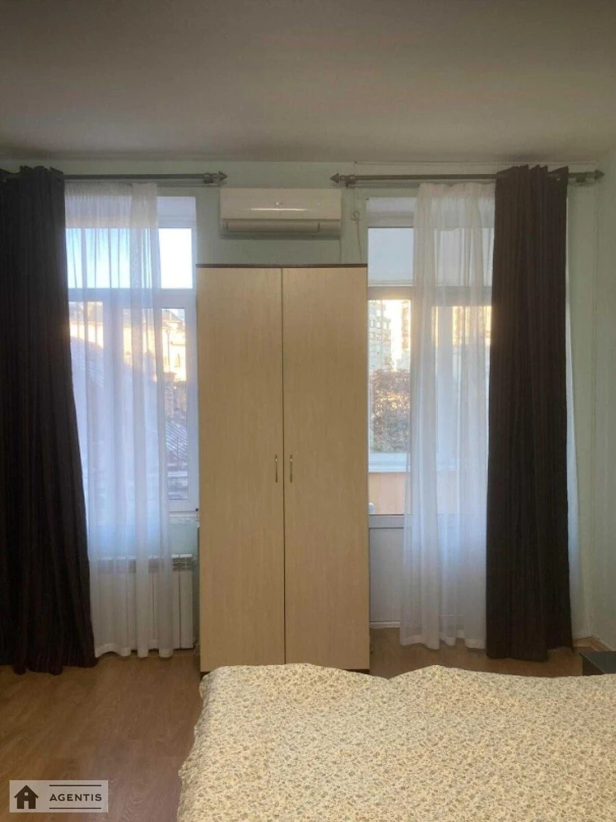 Apartment for rent. 4 rooms, 130 m², 5th floor/5 floors. 59, Bohdana Khmelnytskoho vul., Kyiv. 