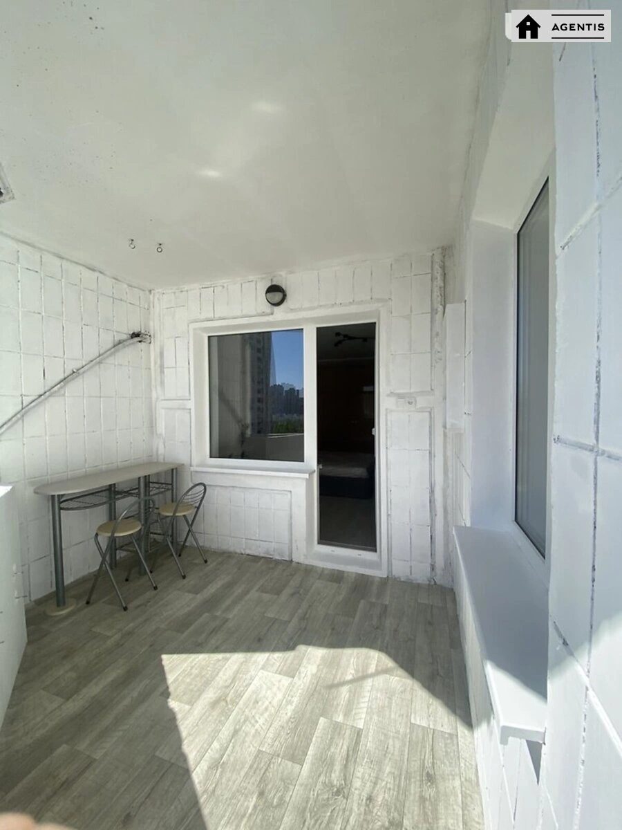 Apartment for rent. 3 rooms, 80 m², 12 floor/16 floors. 23, Dragomanova 23, Kyiv. 