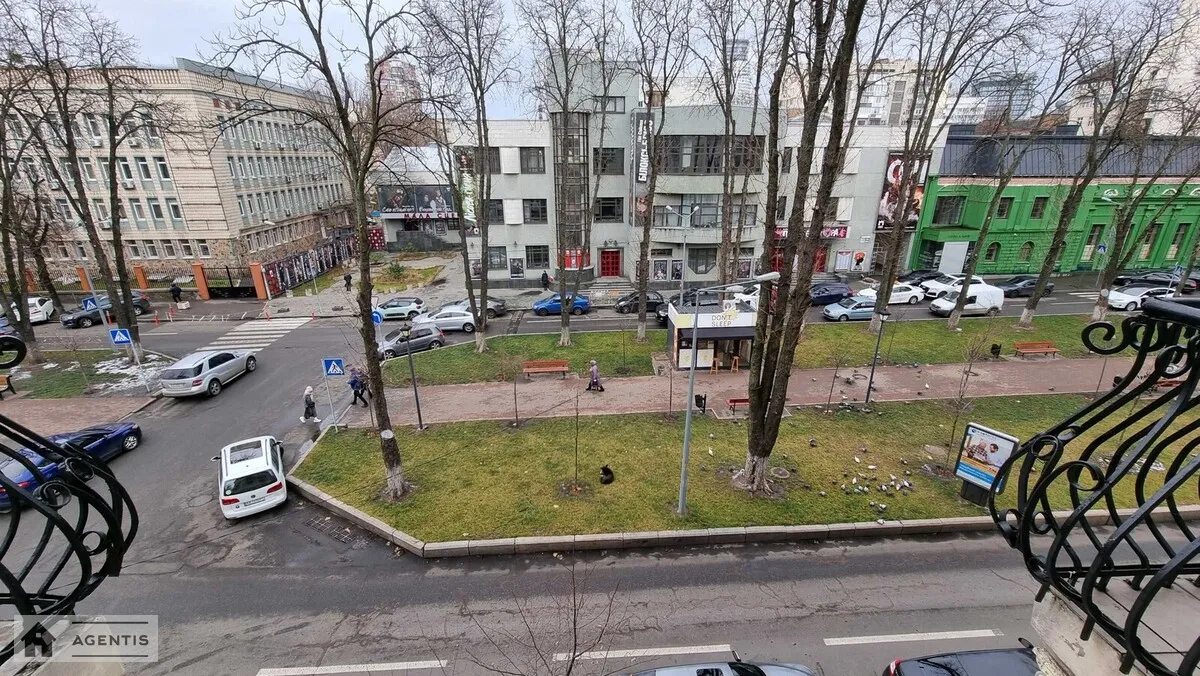 Здам квартиру 4 кімнати, 200 m², 3 пов./5 поверхів. 13, Шовковична 13, Київ. 