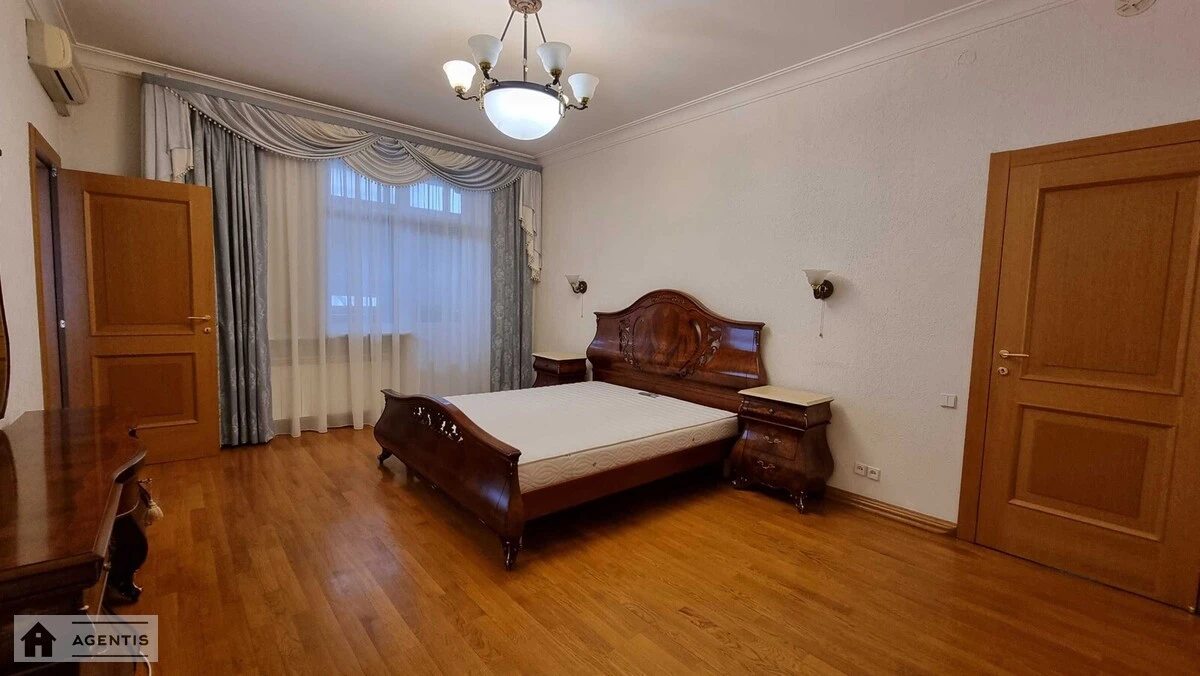 Сдам квартиру. 4 rooms, 200 m², 3rd floor/5 floors. 13, Шелковичная 13, Киев. 
