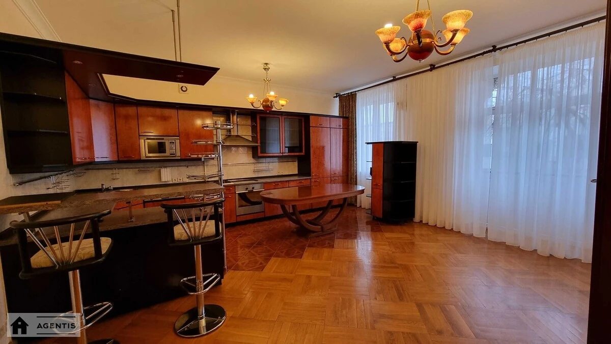 Apartment for rent. 4 rooms, 200 m², 3rd floor/5 floors. 13, Shovkovychna 13, Kyiv. 