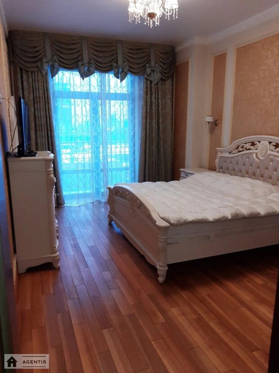 Apartment for rent. 3 rooms, 130 m², 6th floor/12 floors. 27, Hreschatyk 27, Kyiv. 