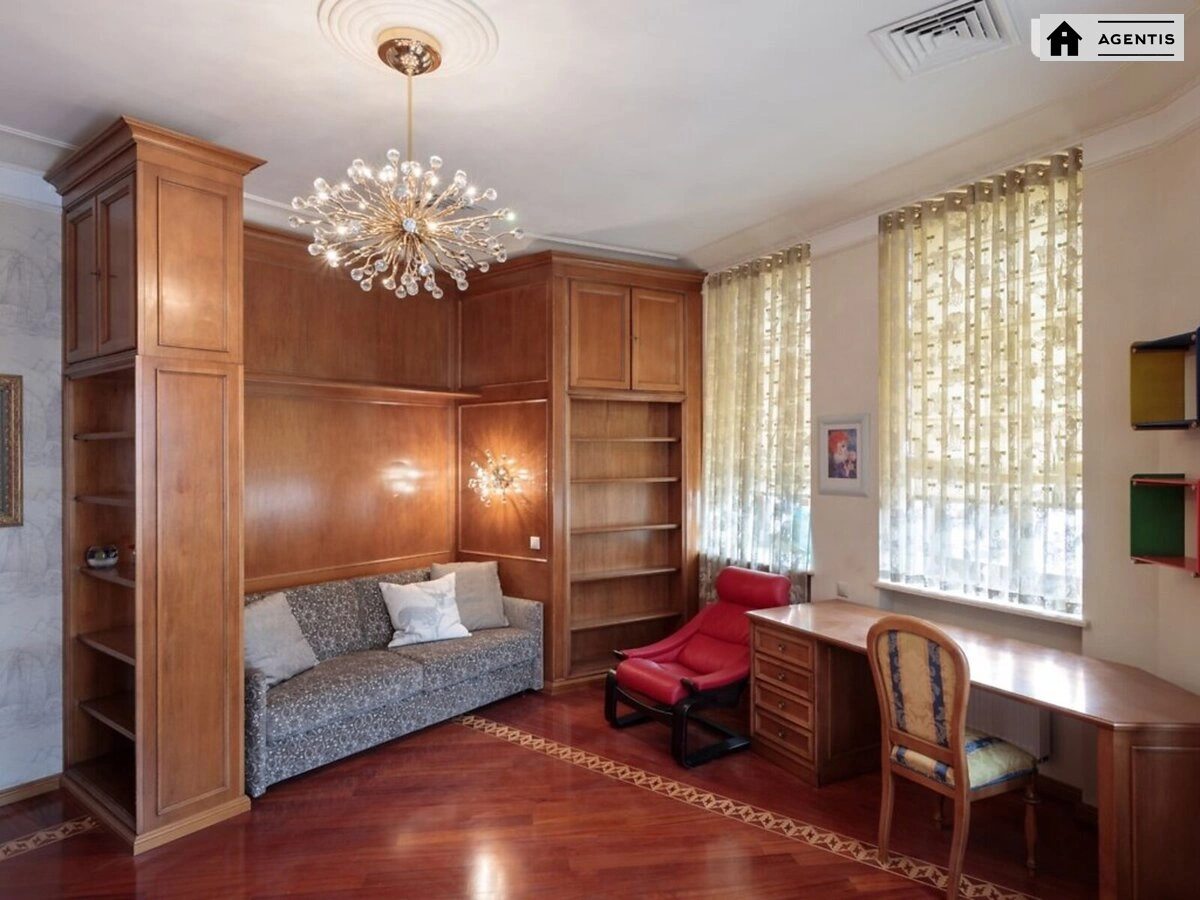 Сдам квартиру. 5 rooms, 220 m², 5th floor/7 floors. 5, Рыльский 5, Киев. 