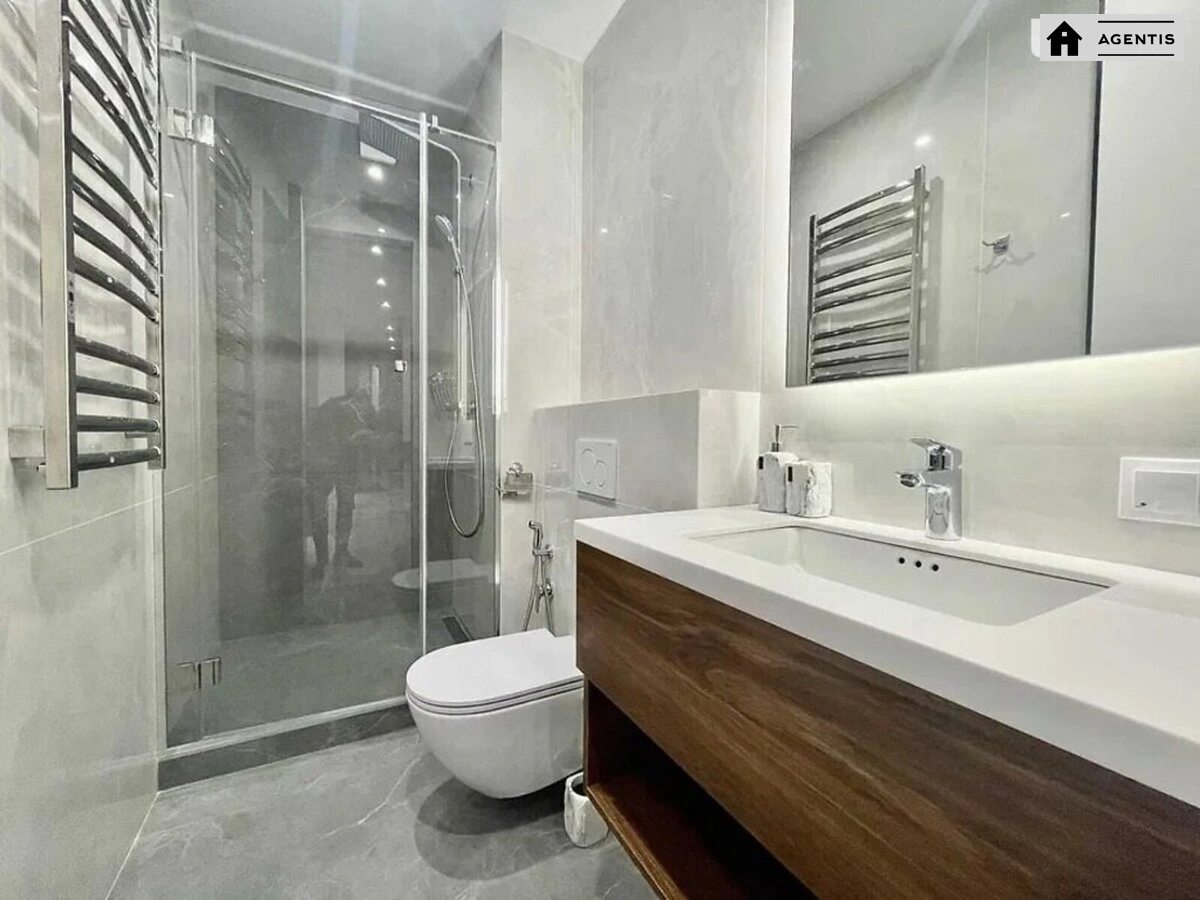 Apartment for rent. 2 rooms, 72 m², 13 floor/20 floors. 27, Zolotoustivska 27, Kyiv. 