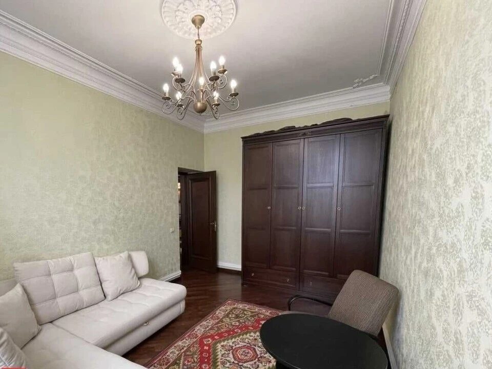 Сдам квартиру. 3 rooms, 90 m², 4th floor/8 floors. 15, Институтская 15, Киев. 